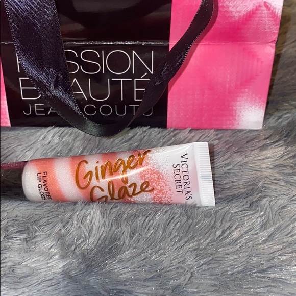 COPY - VS lip gloss - Picture 2 of 3